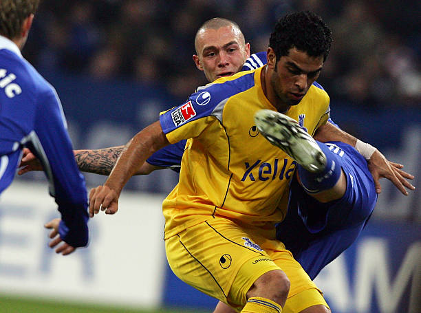 往往承担着 往往承担着