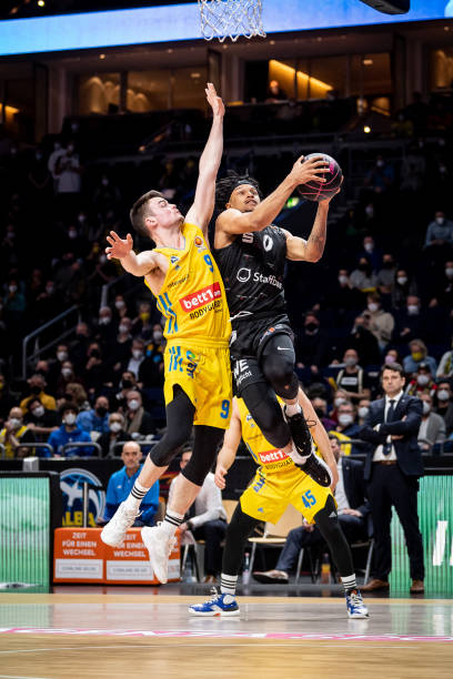 阵容稳定的 阵容稳定的