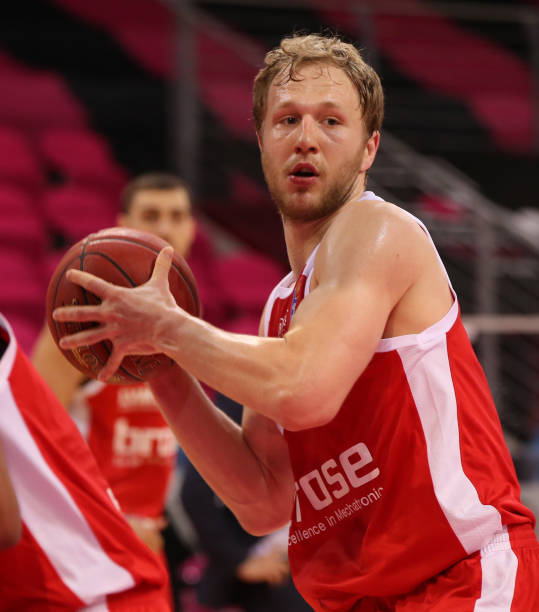 继续扩写一 继续扩写一