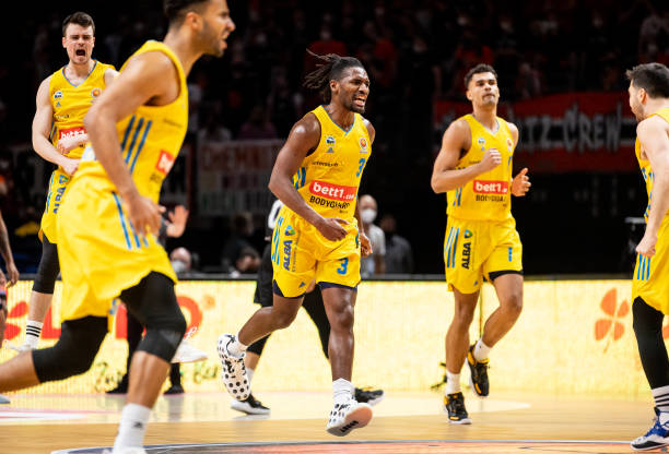 攻防两端皆 攻防两端皆